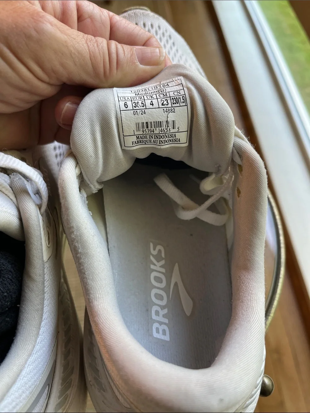 Brooks Women's Running Shoes in Light Gray and White Adrenaline  gts